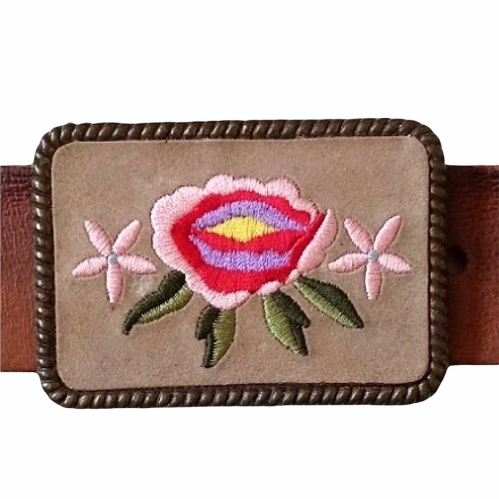 Belt Buckle w Flower Embroidery
